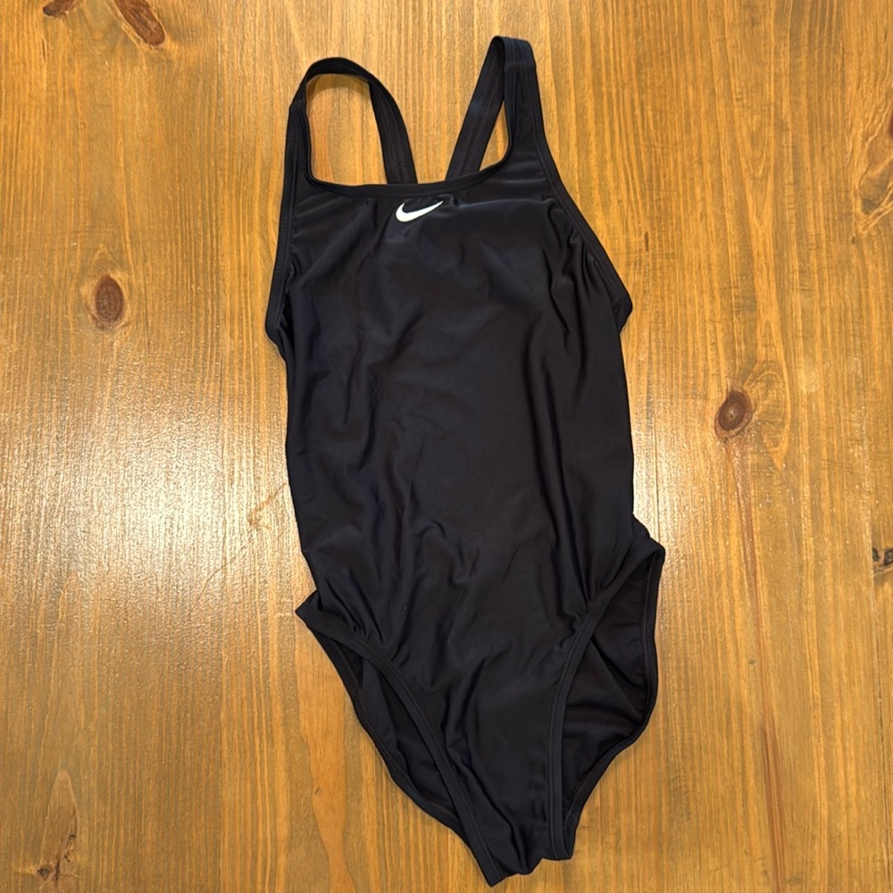 Women’s Nike V-Back One Piece Swimsuit black size 6 NWOT